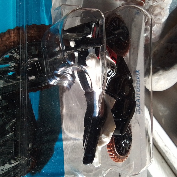 Hot Wheels DesertX - Picture 2 of 4